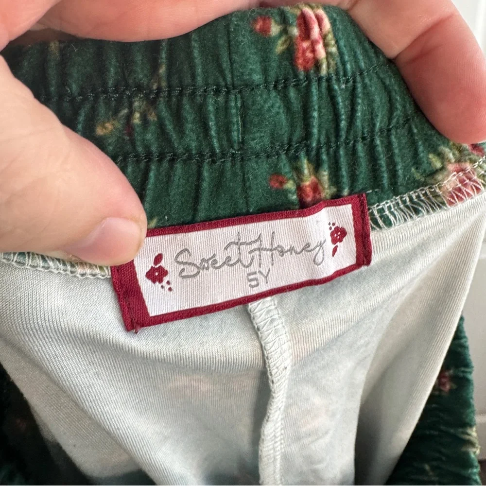 Sweet Honey green‎ roses 2 piece pajama set 5Y